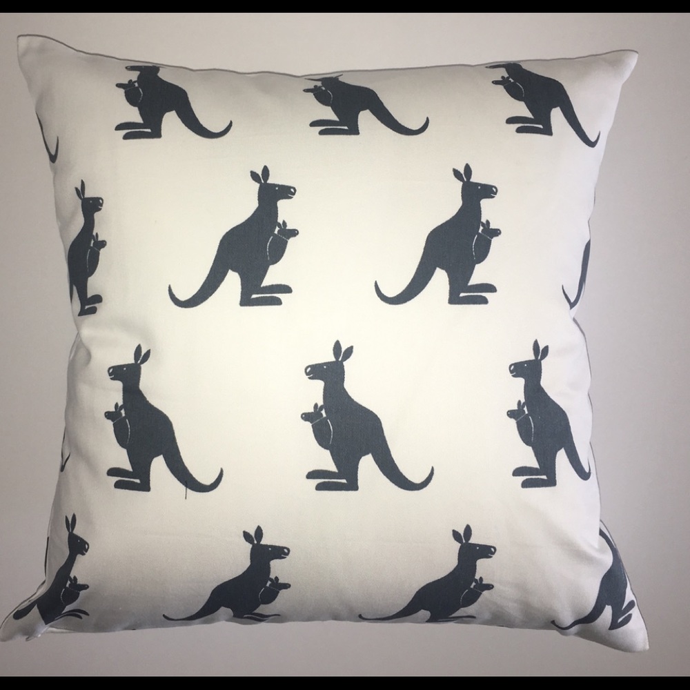 18 x 18" Kangaroo Grey / White NEW